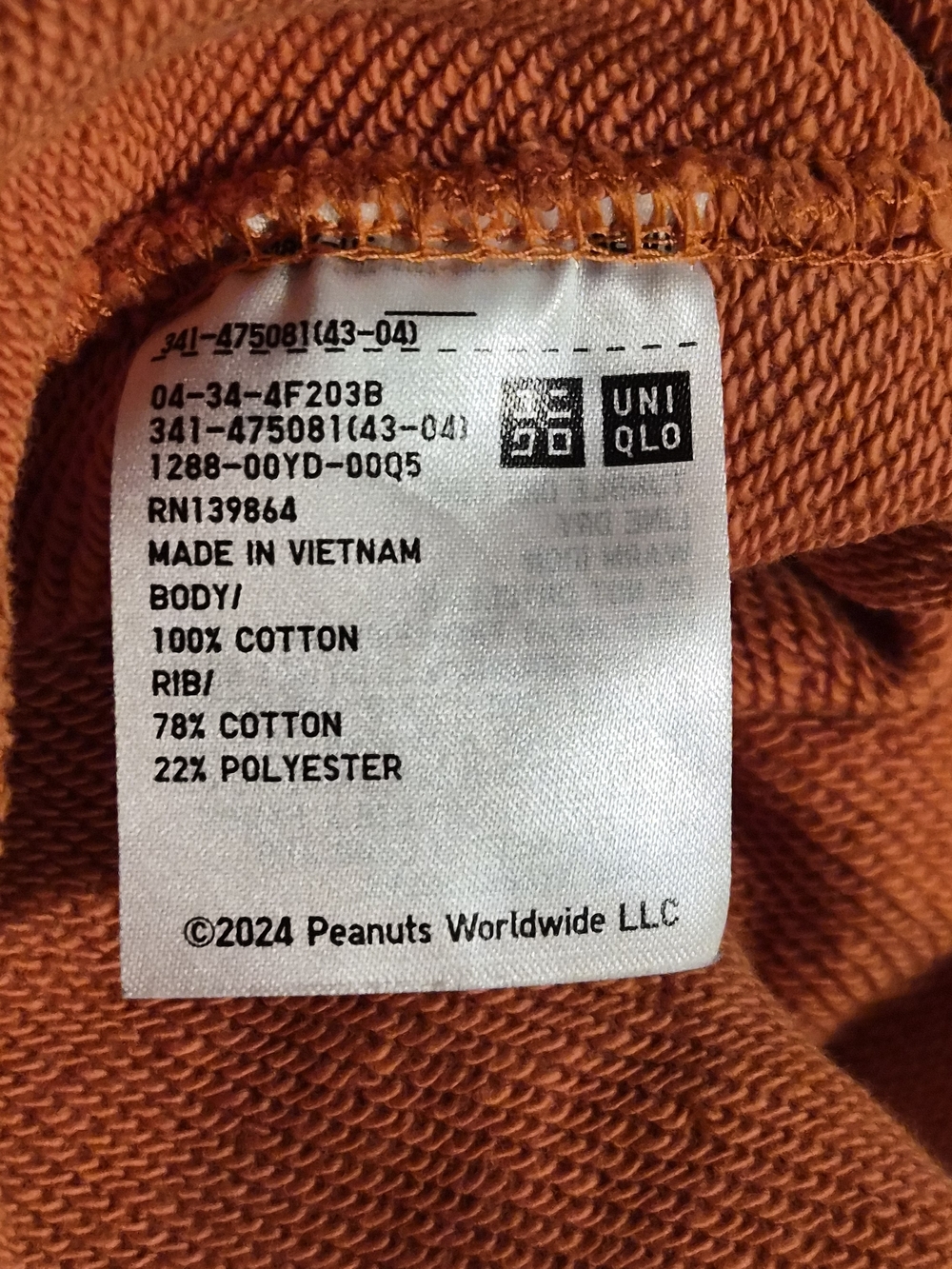 Peanuts x Uniqlo UT "Happiness is a Warm Puppy" Sweatshirt - Picture 4 of 6